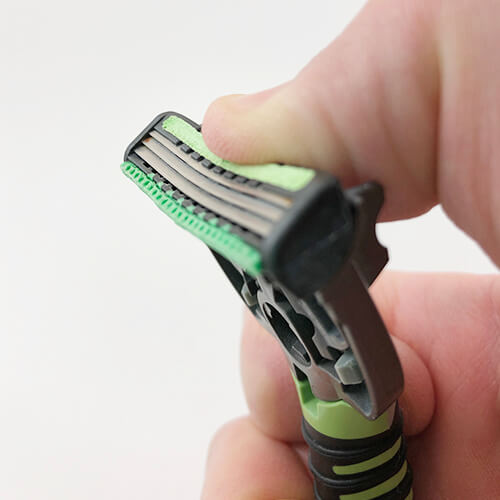 SCHICK倶楽部通信15. SCHICK エクストリーム3 Smooth Fit 吸い付くような密着するカミソリが出来上がった!