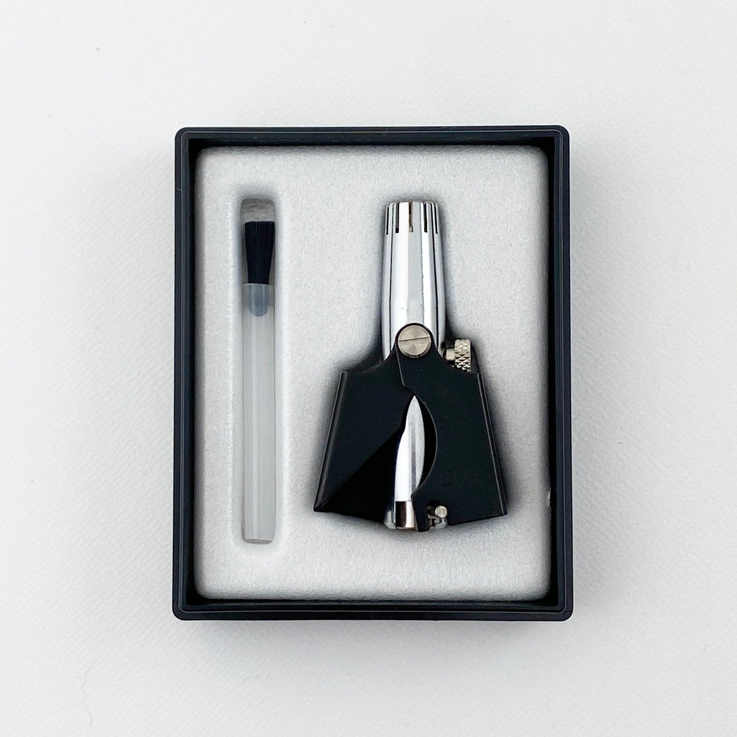 TKC nose hair cutter (manual type) Nose -haired clipper that requires old -fashioned care inherited from the era of "Showa"
