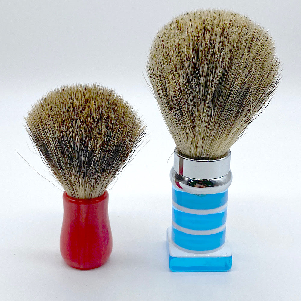 Mini -sized shaving brush red