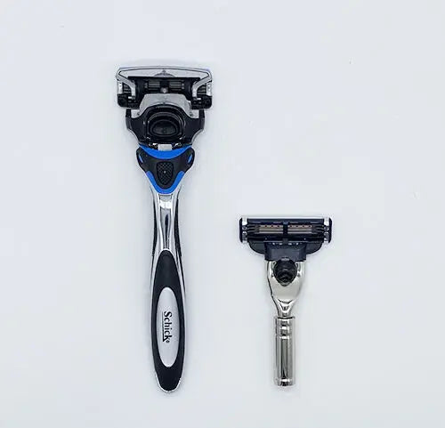 Mini -sized 3 -blade razor