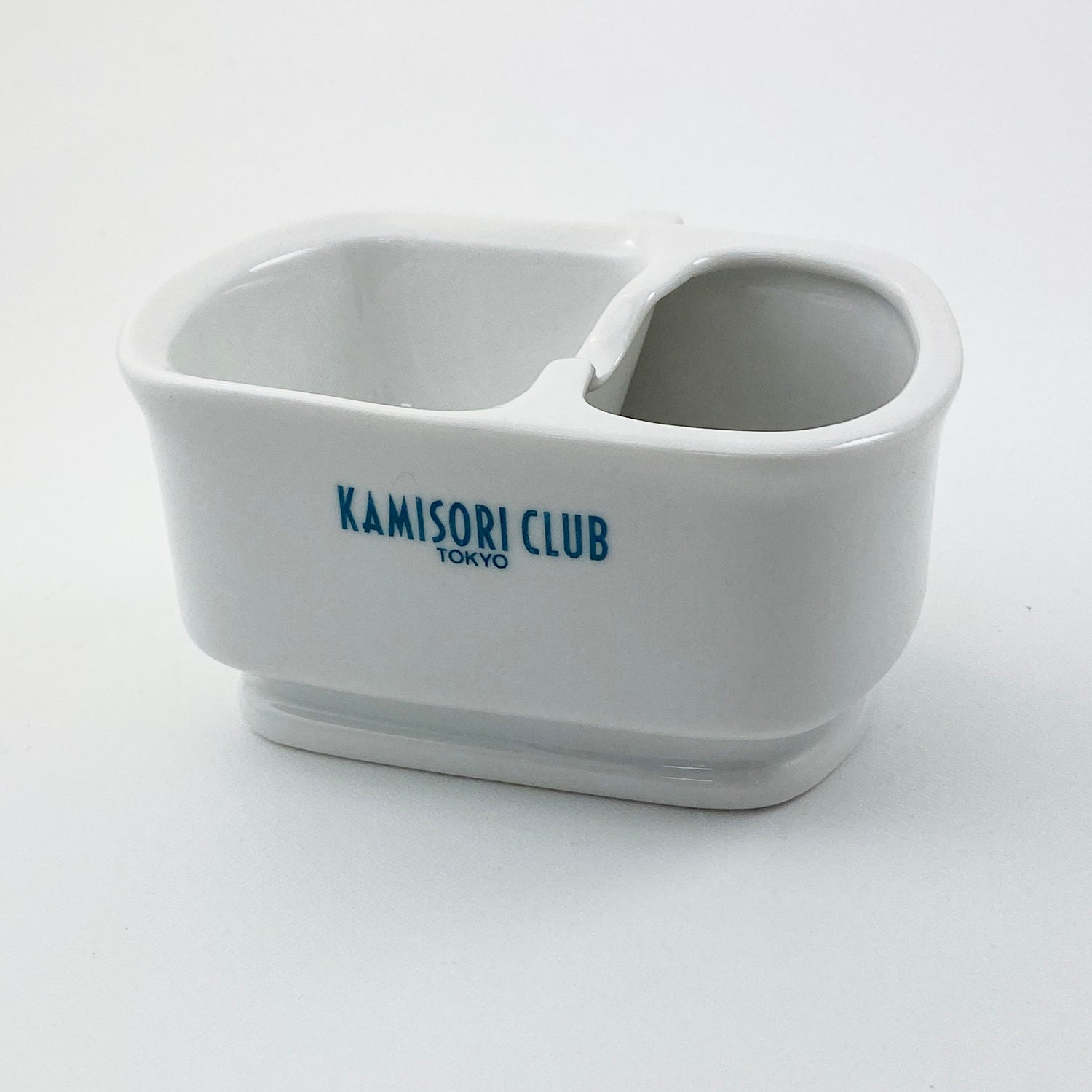 In fact, a mug found in a popular Japanese barber overseas. KAMISORICLUB ORIGINAL MUGCUP