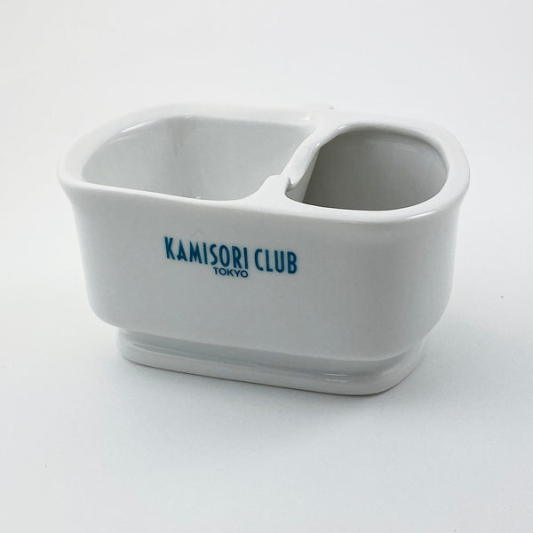 実は海外で人気のある日本の床屋さんで見かけるマグカップ。KAMISORICLUB ORIGINAL MUGCUP